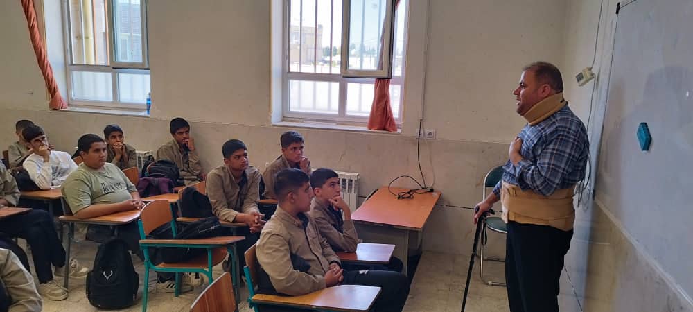 آسیب دیدگی و گچ گرفتگی  موجب تعطیلی کلاس درس معلم کواری نشد