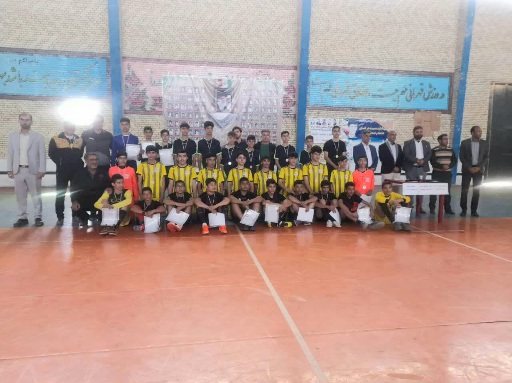 دانش آموزان در مسابقات فوتسال بین مدارس متوسطه اول در شهرستان کوار خوش درخشیدند.