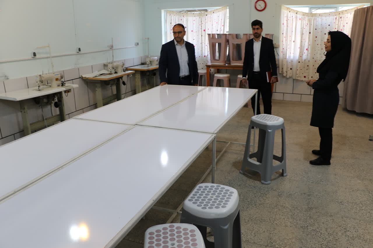 بررسی مدارس شهر اکبرآباد