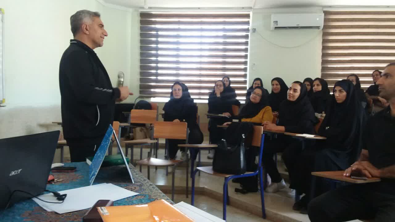 برگزاری دوره آموزشی توانمندسازی مربیان تربیت بدنی و مراقبین سلامت