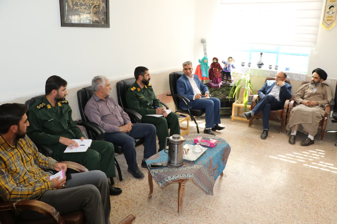 طرح لاله‌های روشن در مدارس