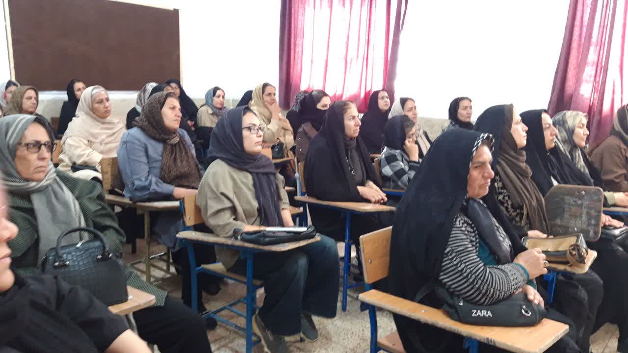 برگزاری جلسه آموزشی ویژه اولیای متوسطه دوم 