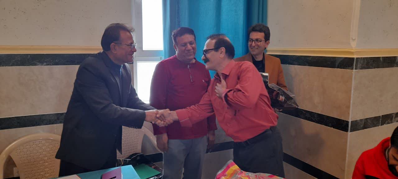 برگزاری جلسه مشاوره تحصیلی/ جلسه شورای دبیران و تجلیل از دبیران با عملکرد موفق  