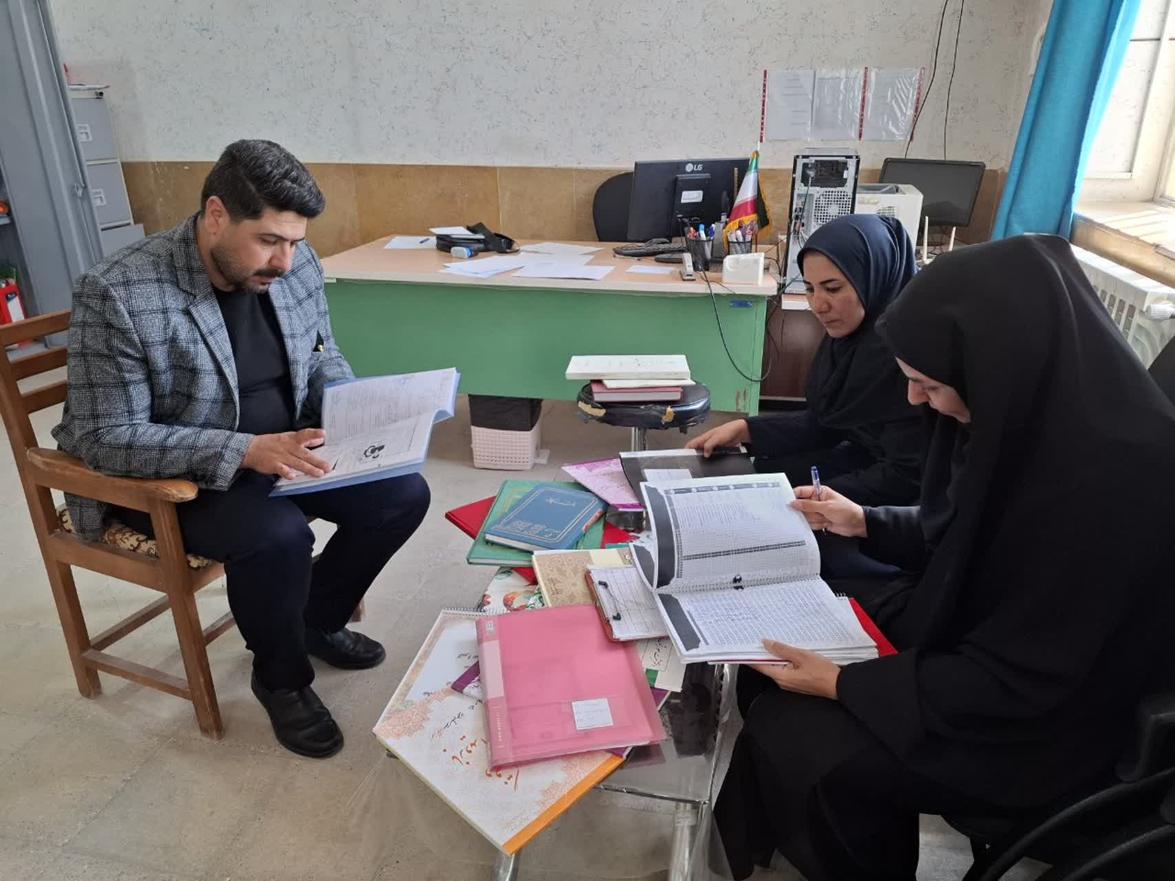 در راستای نظارت و ارزیابی بر روند امور آموزشی مدارس دوره اول متوسطه صورت گرفت.