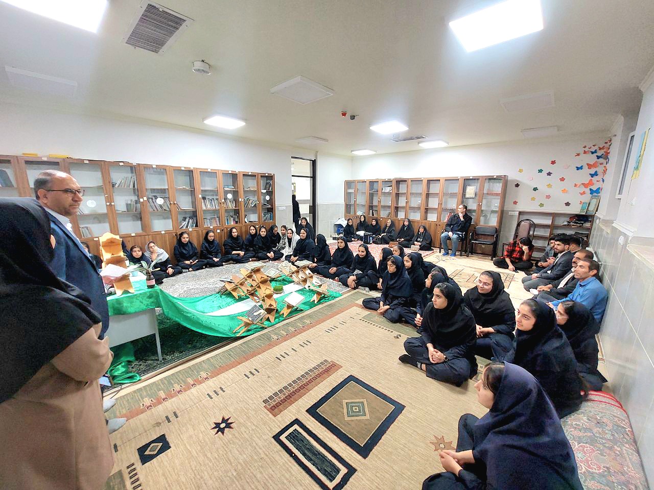 صدای دلنشین قرآن کریم در مدرسه شهدای آباده