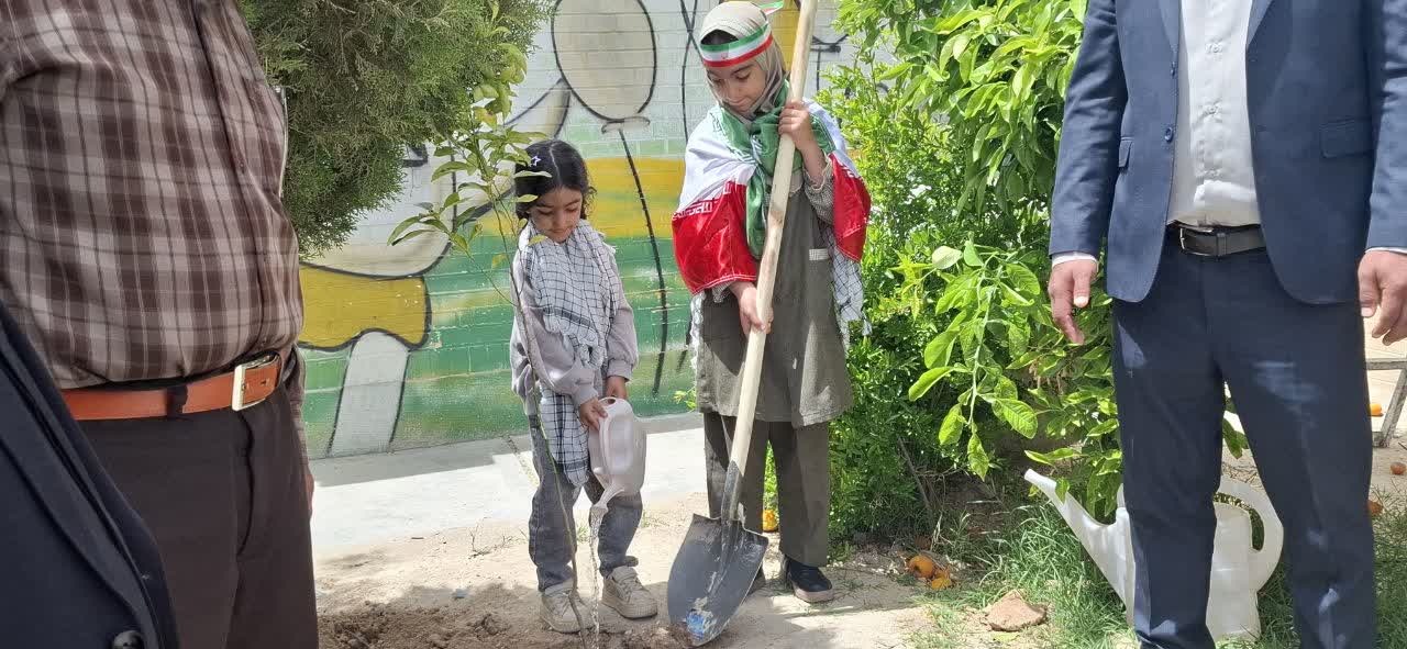 به یاد امام شهید،شهدای دانش آموز و فرهنگی صورت گرفت
