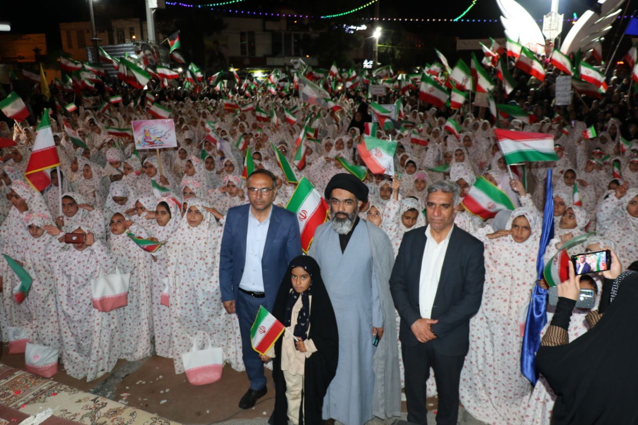 آیین بیعت ولایت‌مداری و اجتماع بزرگ تکلیف‌شناسی دختران کلاس سومی کوار برگزار شد