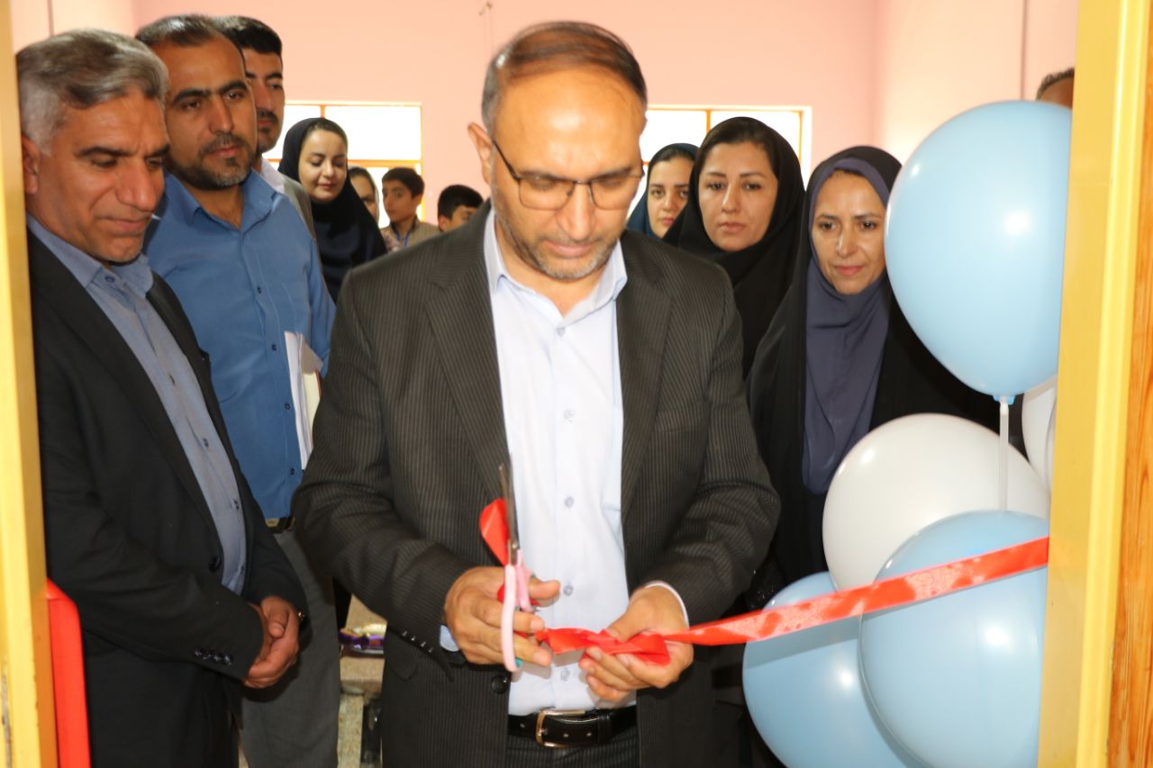 افتتاح اتاق بهداشت در مدرسه شهید جانبازی و تجلیل از بهداشت‌یاران