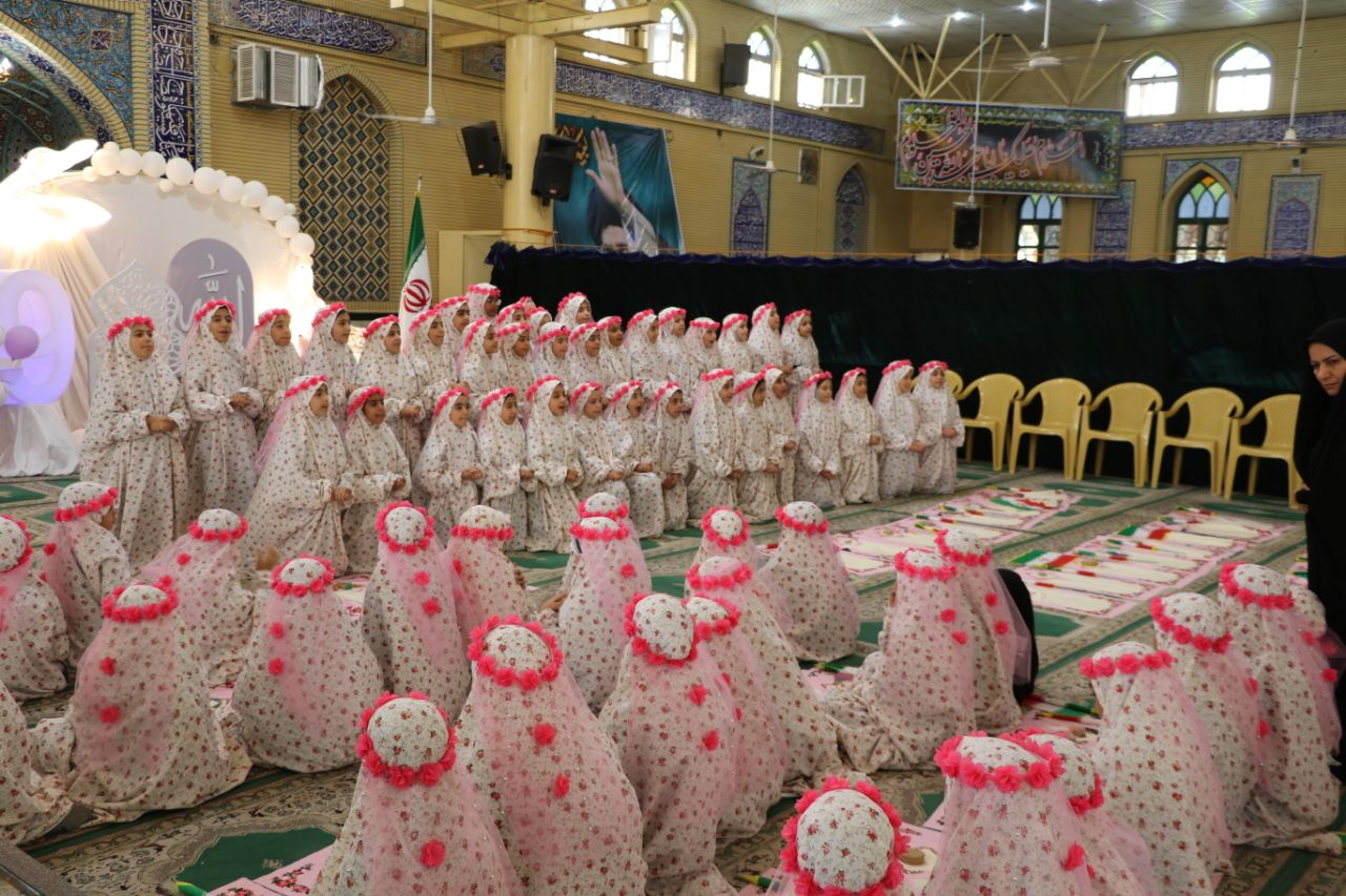 برگزاری آیین تکلیف دانش‌آموزان دختر کلاس سوم شهر اکبرآباد شهرستان کوار