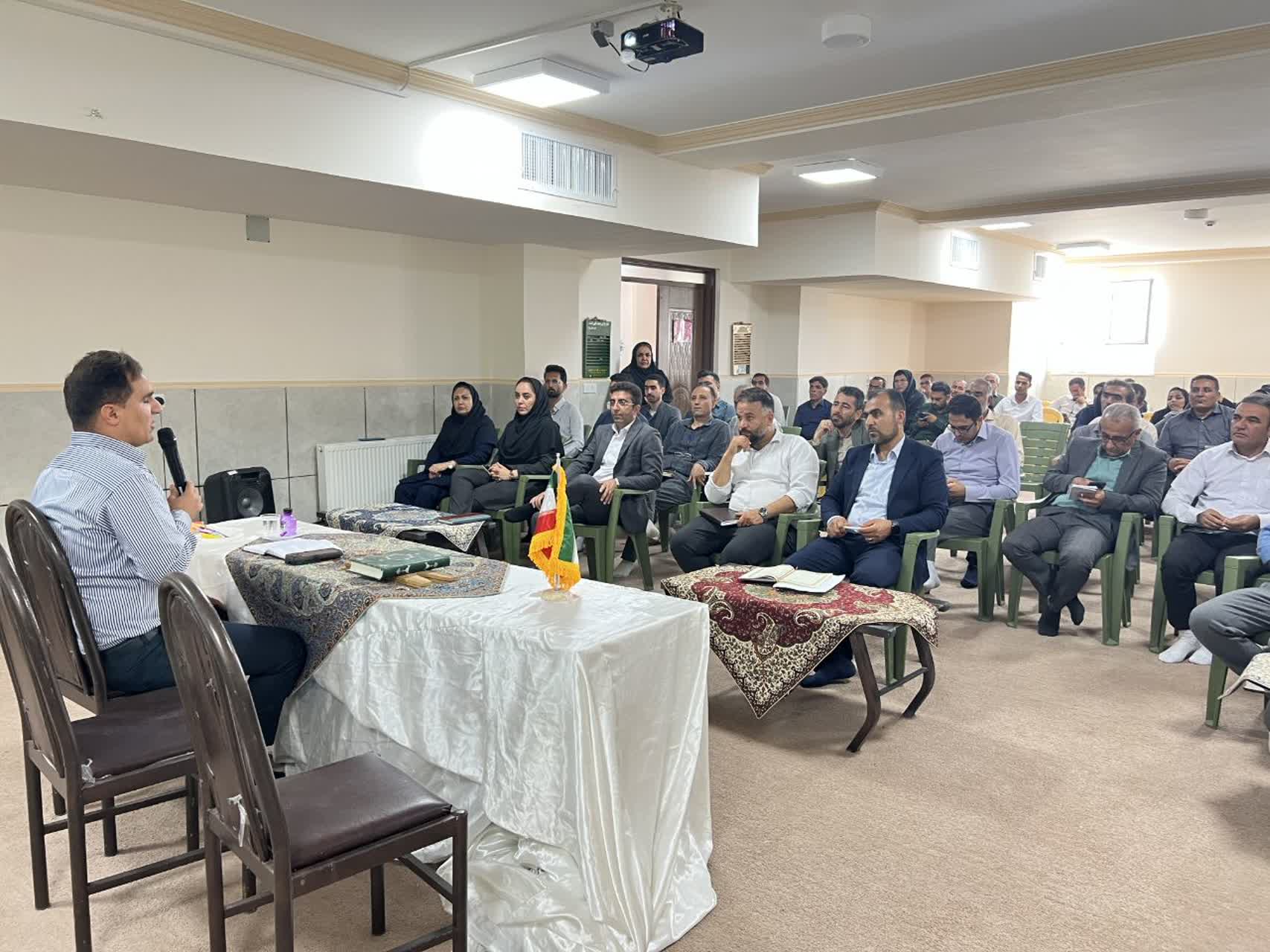 جلسه مدیران مدارس ابتدایی کوار با تاکید بر ارتقاء حوزه آموزش شهرستان