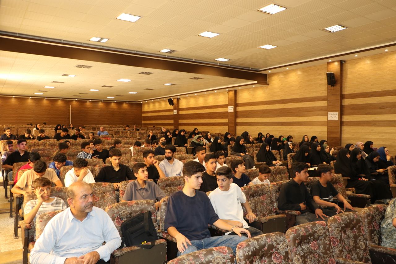 تجلیل از دانش‌آموزان برتر قرآنی و قهرمانان فوتسال شهرستان کوار
