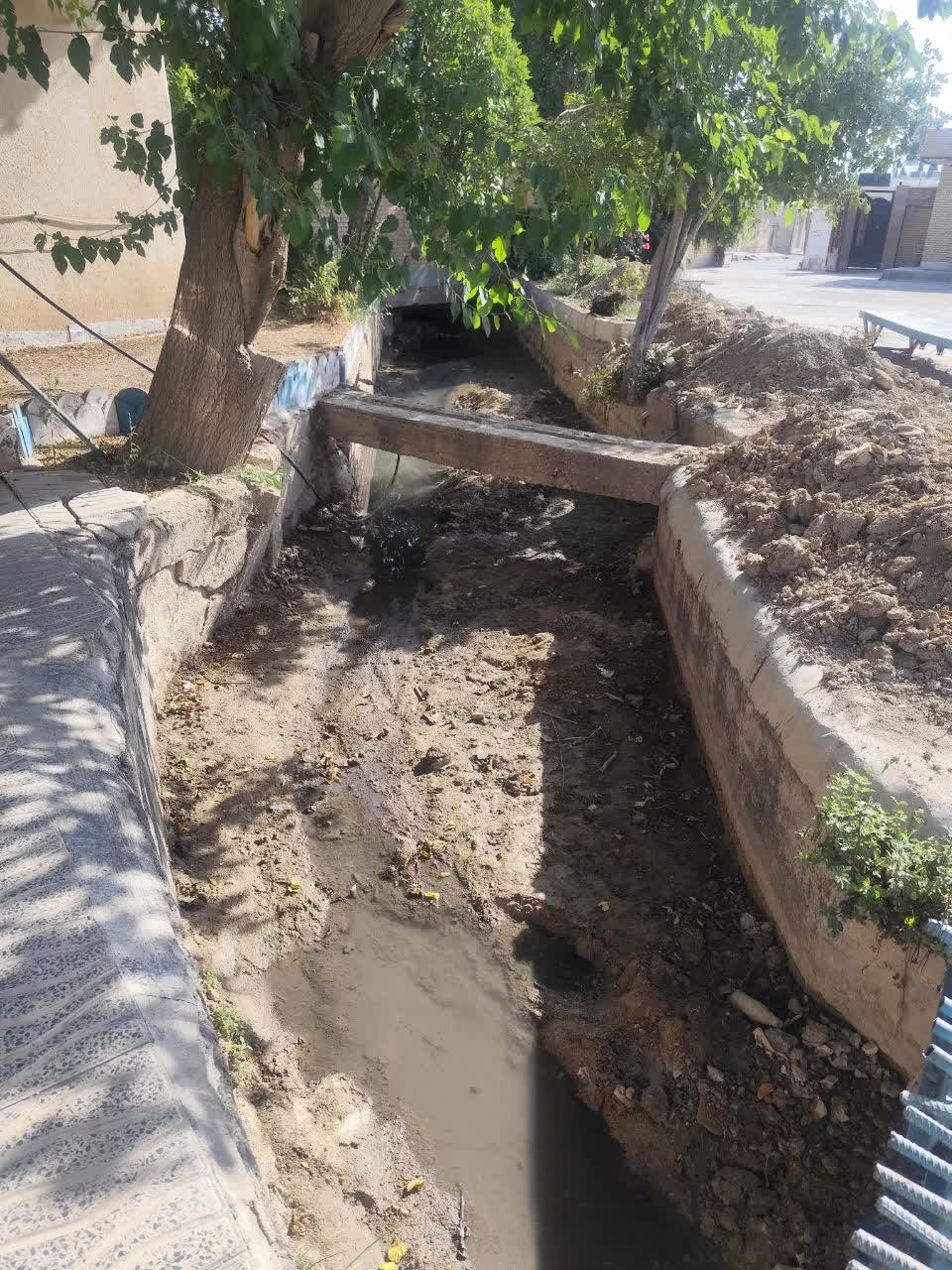 گام بلند کارخانه قند پارس در ارتقای بهداشت محیطی؛عملیات لایروبی جوی‌ آب مدیریت آموزش و پرورش انجام شد