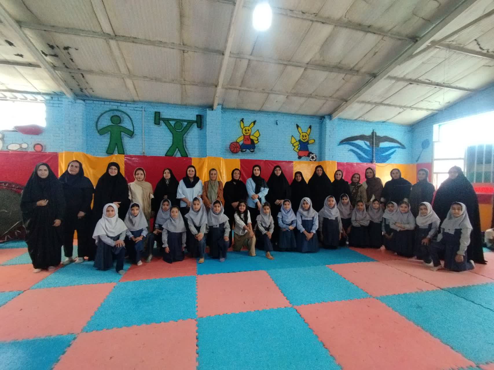 مسابقات ورزشی «مادر و دختر» و «پدر و پسر» در کوار برگزار شد