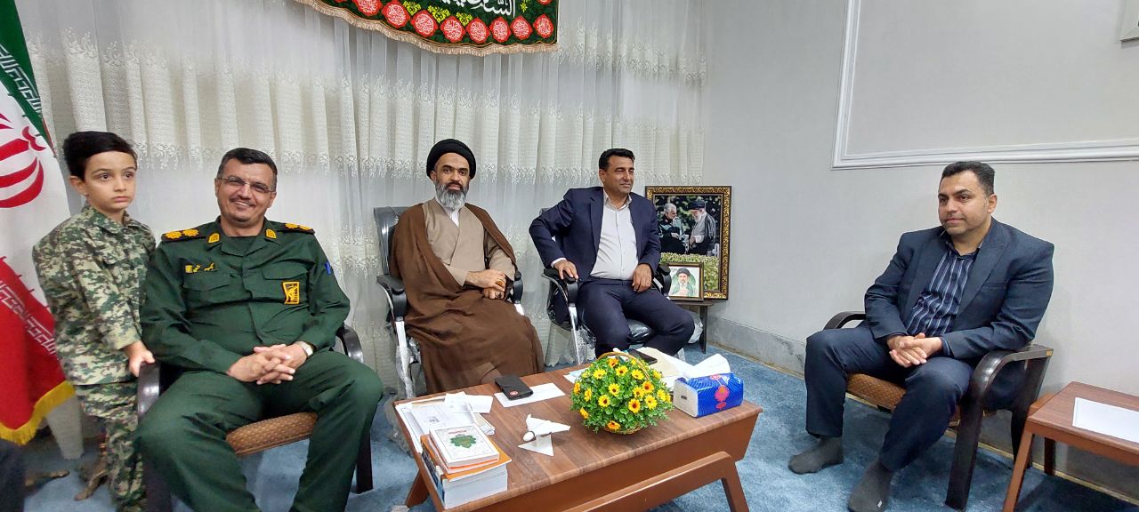 دیدار فرماندار و اعضای شورای اداری شهرستان کوار با امام جمعه به مناسبت هفته دولت