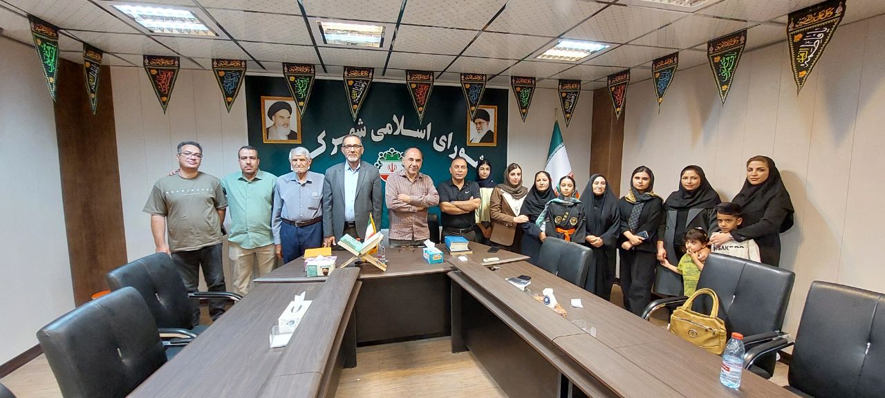 ترویج فرهنگ خردورزی؛ برگزاری نشست انجمن شاعران و نویسندگان شهرستان کوار با محوریت شاهنامه
