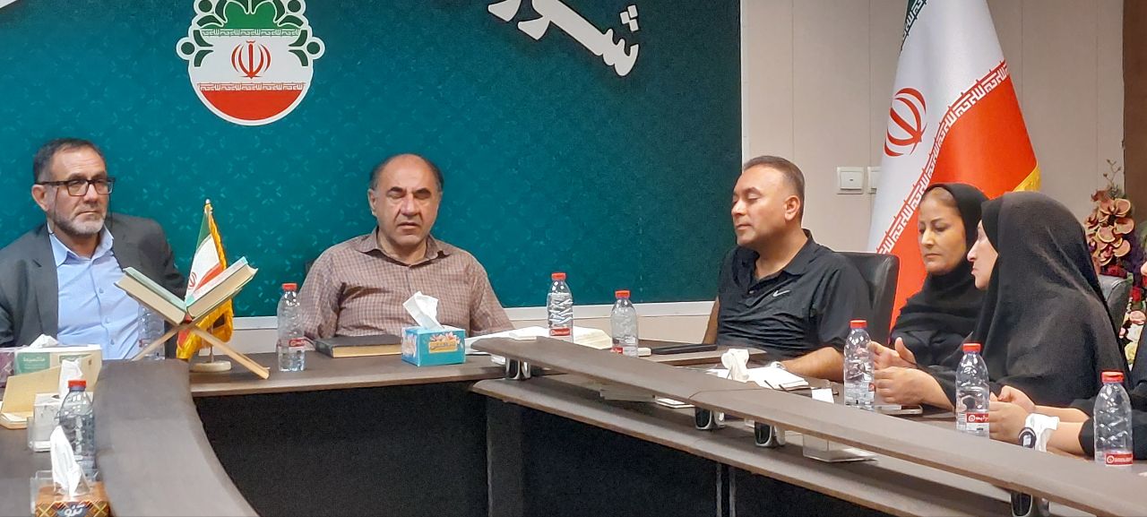 ترویج فرهنگ خردورزی؛ برگزاری نشست انجمن شاعران و نویسندگان شهرستان کوار با محوریت شاهنامه