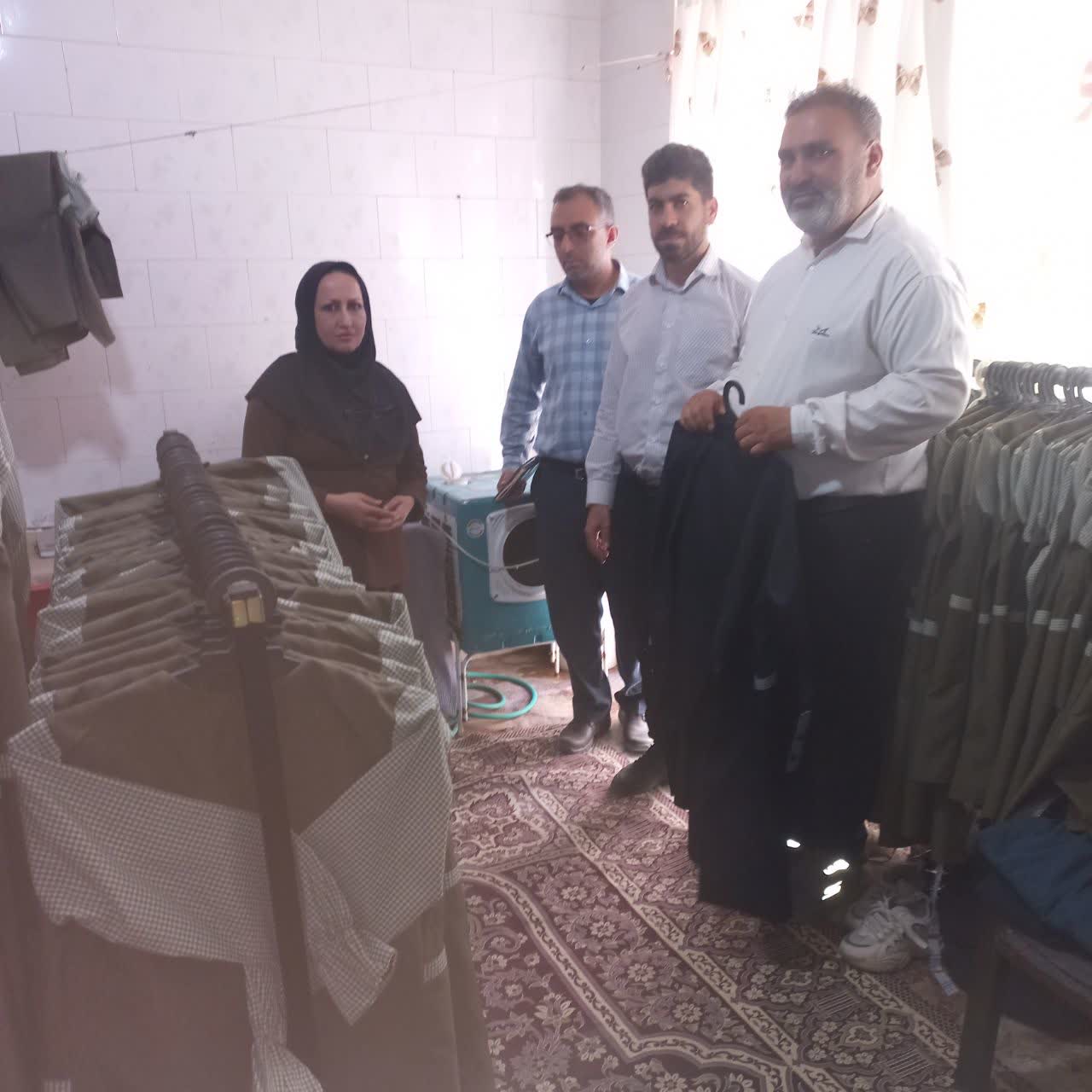 بازدید نظارتی کارگروه مشترک آموزش و پرورش کوار از واحدهای تولیدی لباس فرم مدارس