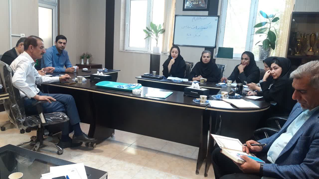 نشست مشترک نهادهای سلامت و آموزش در کوار با هدف ارتقای تندرستی دانش‌آموزان