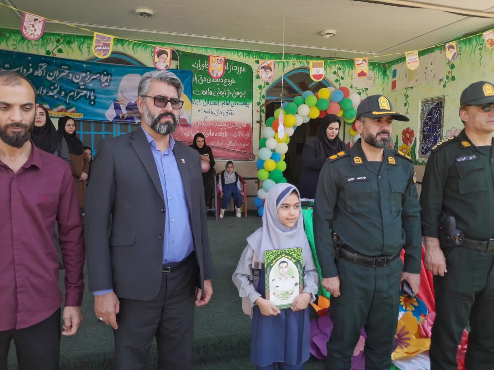 بدرقه فرزندان سرگرد شهید اله پور؛ ادای احترام به فرزندان یک قهرمان