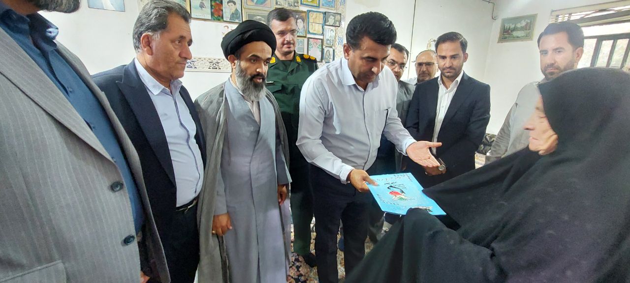 دیدار مقامات شهرستان کوار باخانواده‌های محترم شهدا در شهر طسوج