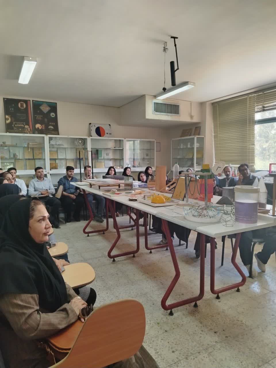 تقویت مهارت‌های علمی معلمان؛ آغاز همکاری‌های پژوهشی و بازدید میدانی از کارگاه‌های تخصصی«پژوهشکده معلم شیراز»