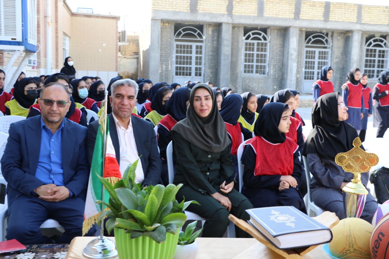 مهارت‌آموزی ورزشی در دبیرستان نمونه دولتی عفت کوار 
