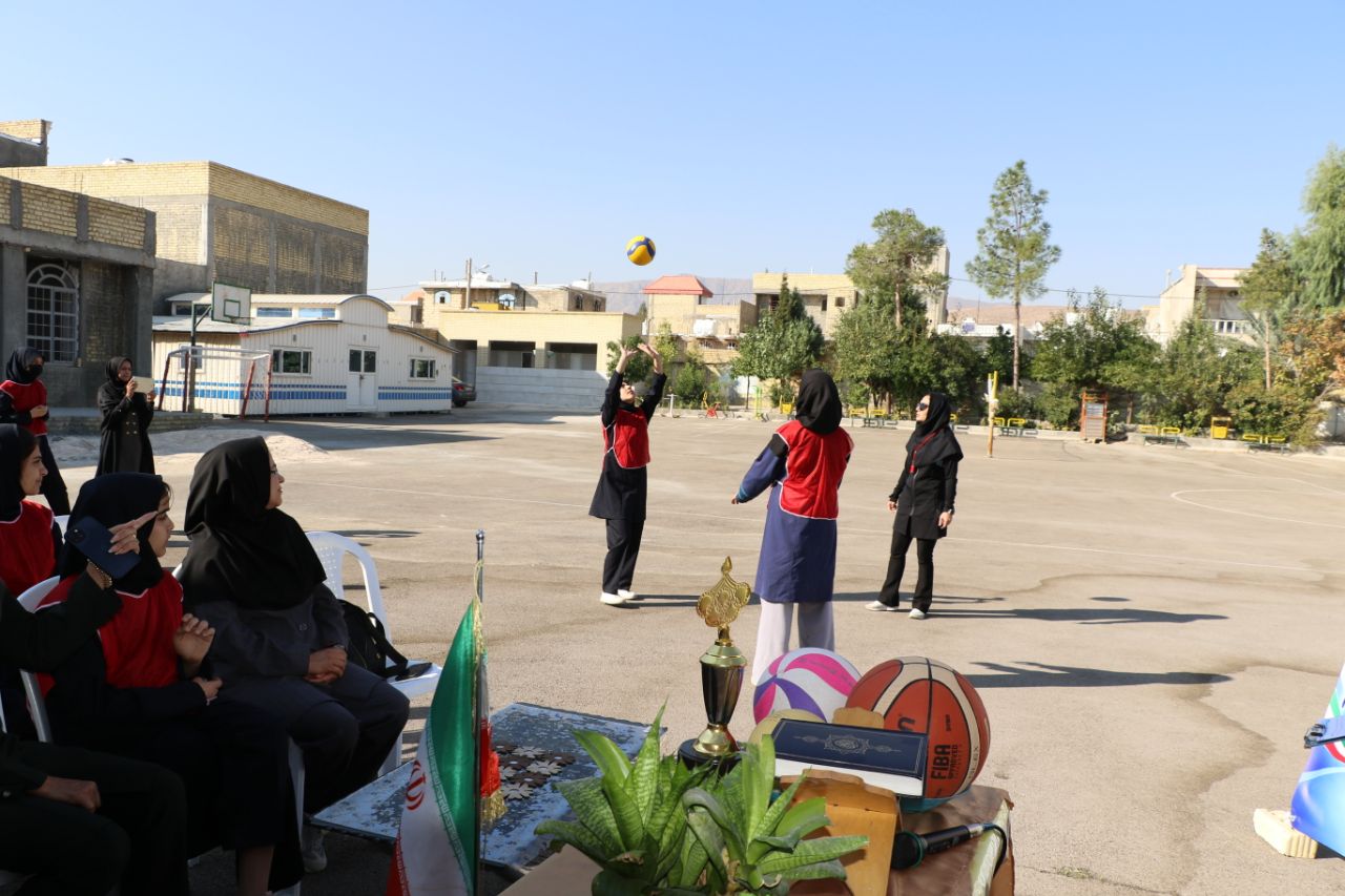 مهارت‌آموزی ورزشی در دبیرستان نمونه دولتی عفت کوار 