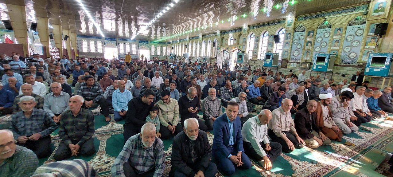 تأکید امام جمعه کوار بر ضرورت تشخیص طاغوت و تقویت انسجام ملی در نماز جمعه شهرستان