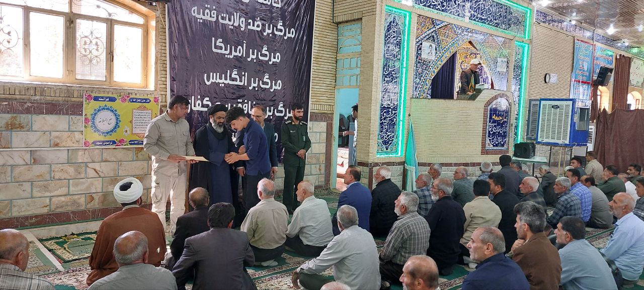 تأکید امام جمعه کوار بر ضرورت تشخیص طاغوت و تقویت انسجام ملی در نماز جمعه شهرستان