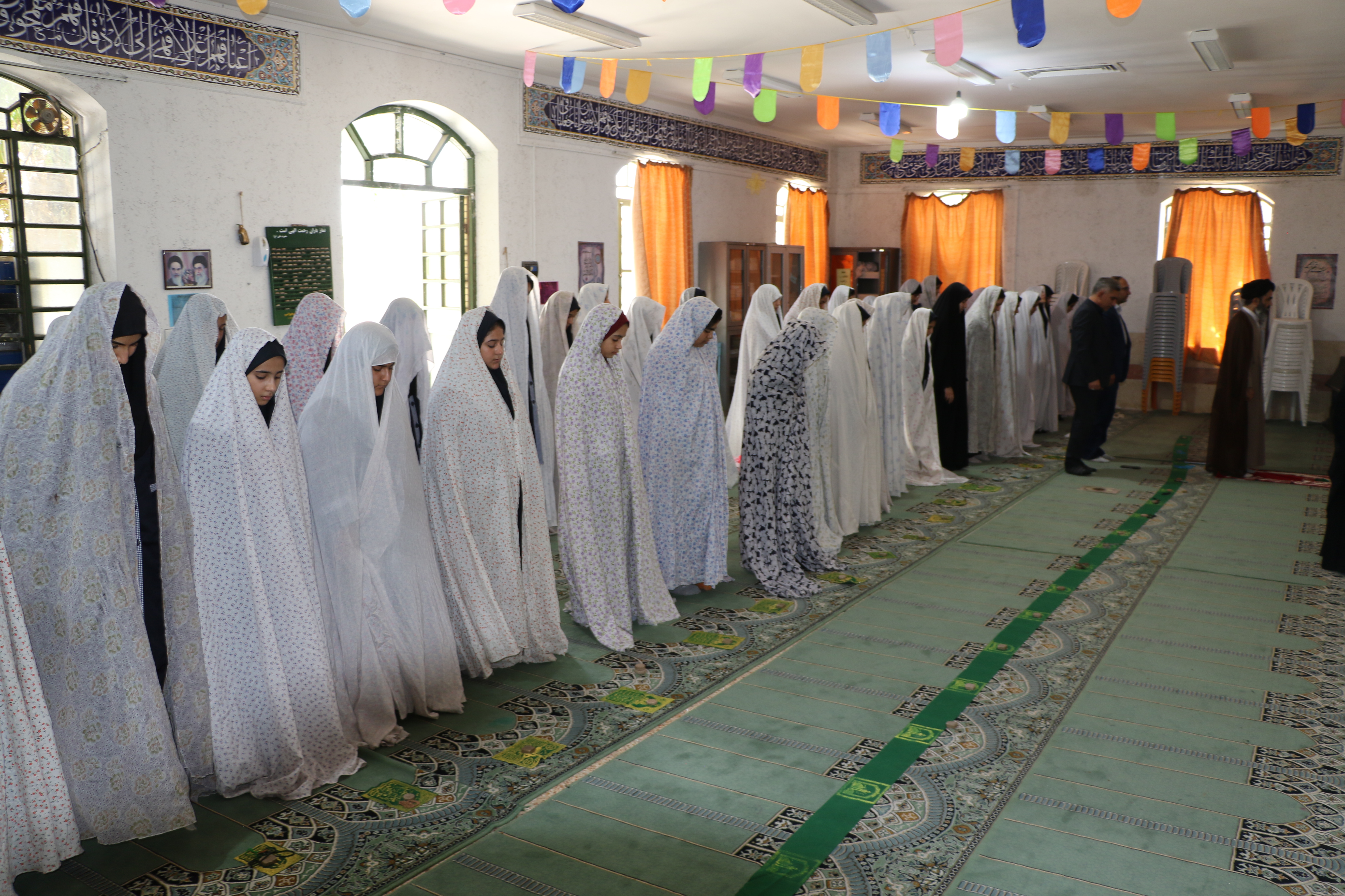 برگزاری نماز جماعت در مدارس
