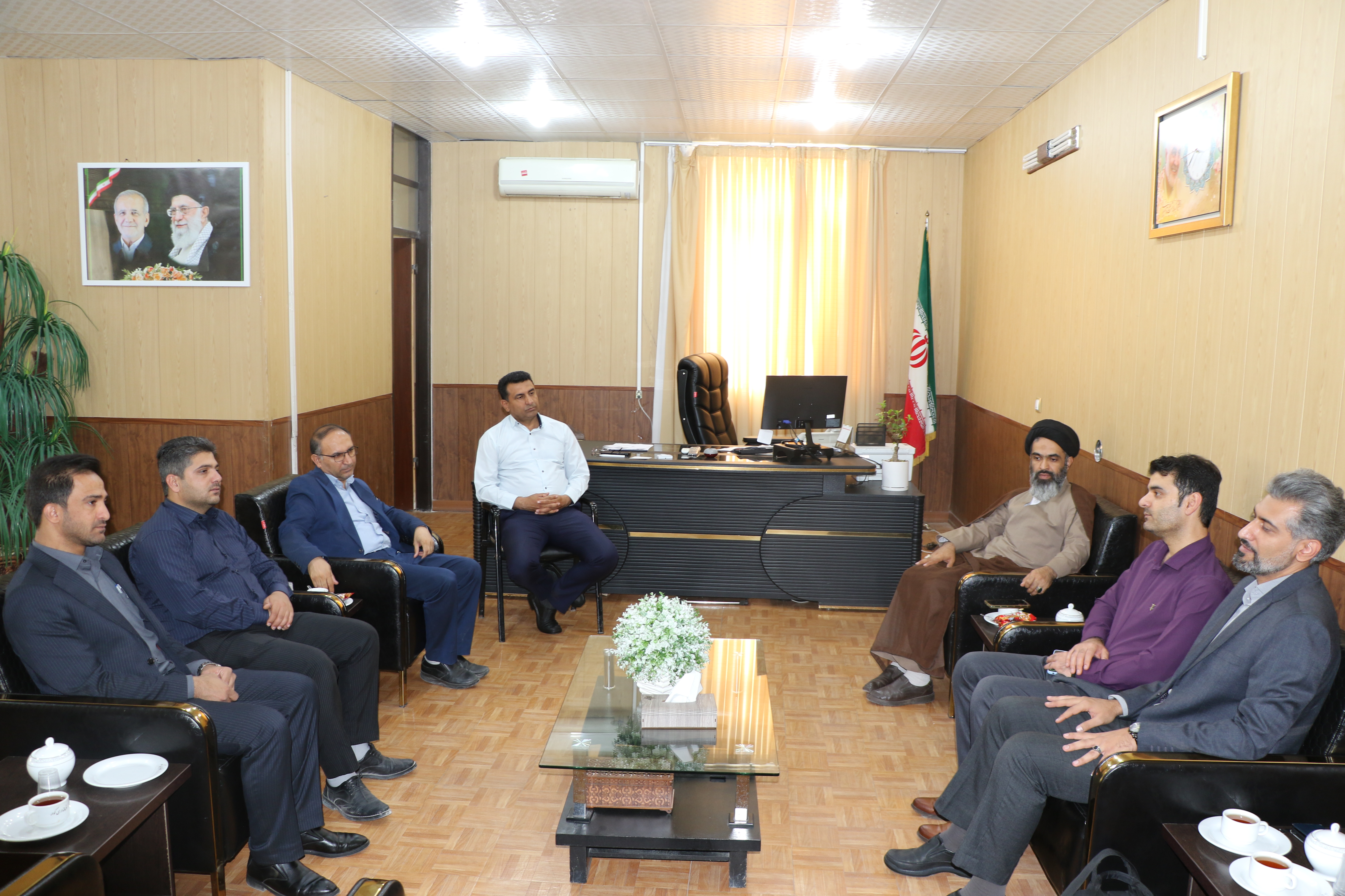 در دیدار مدیرکل کانون زبان ایران صورت گرفت.