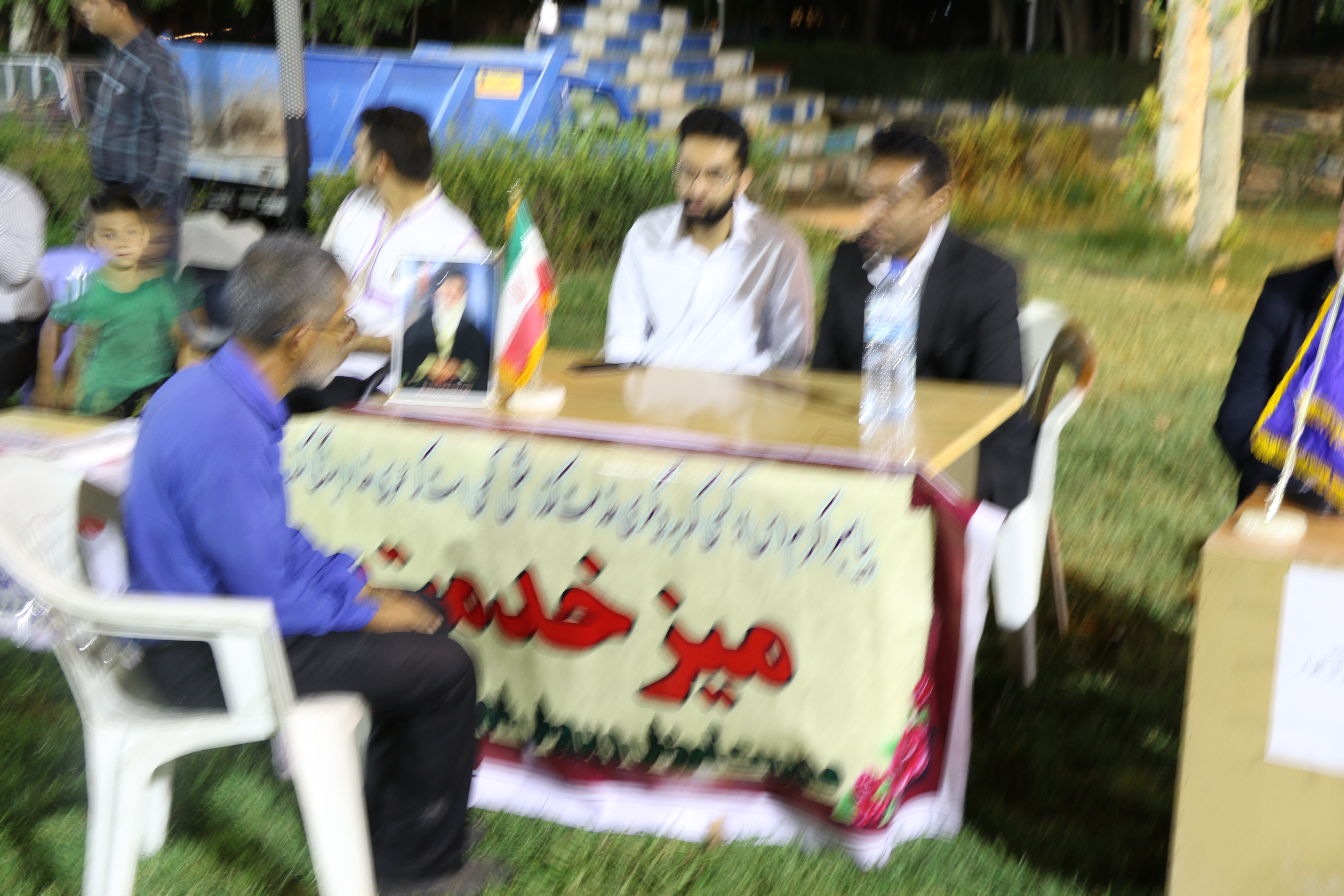 برپایی میز خدمت در بوستان آزادی 