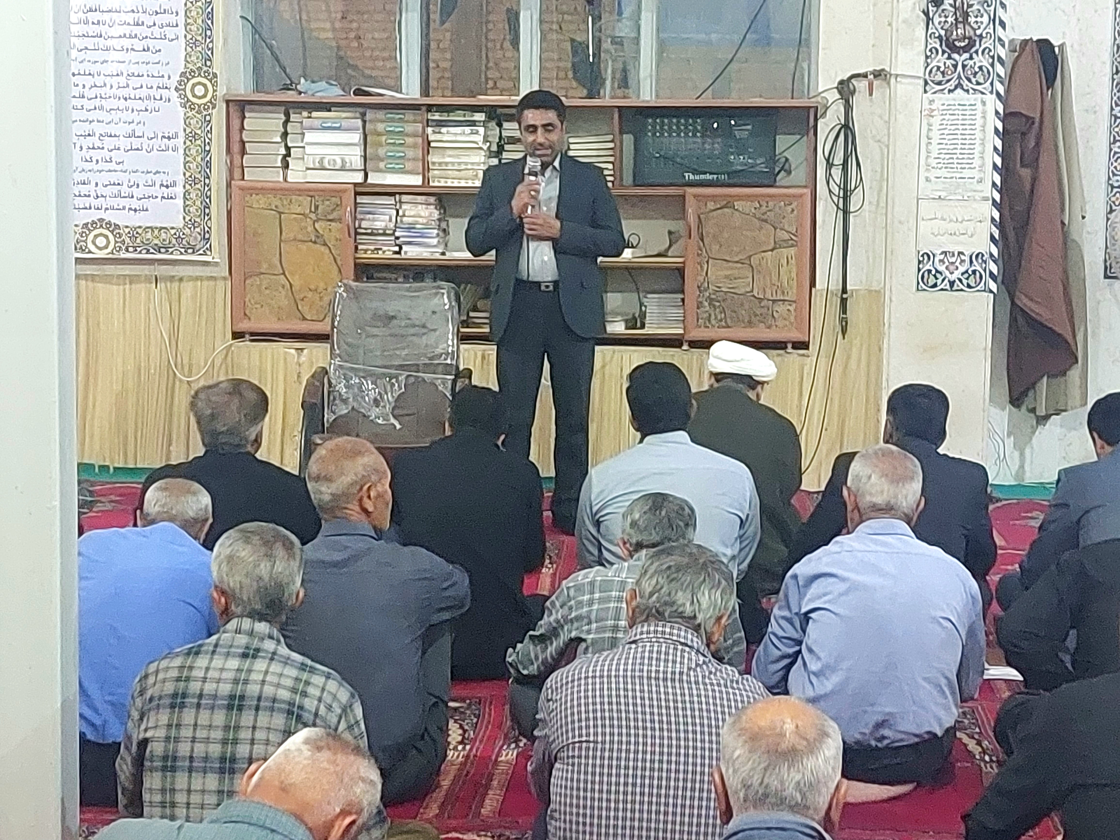 حضور مدیران شهرستان در مساجد و ارائه گزارش عملکرد