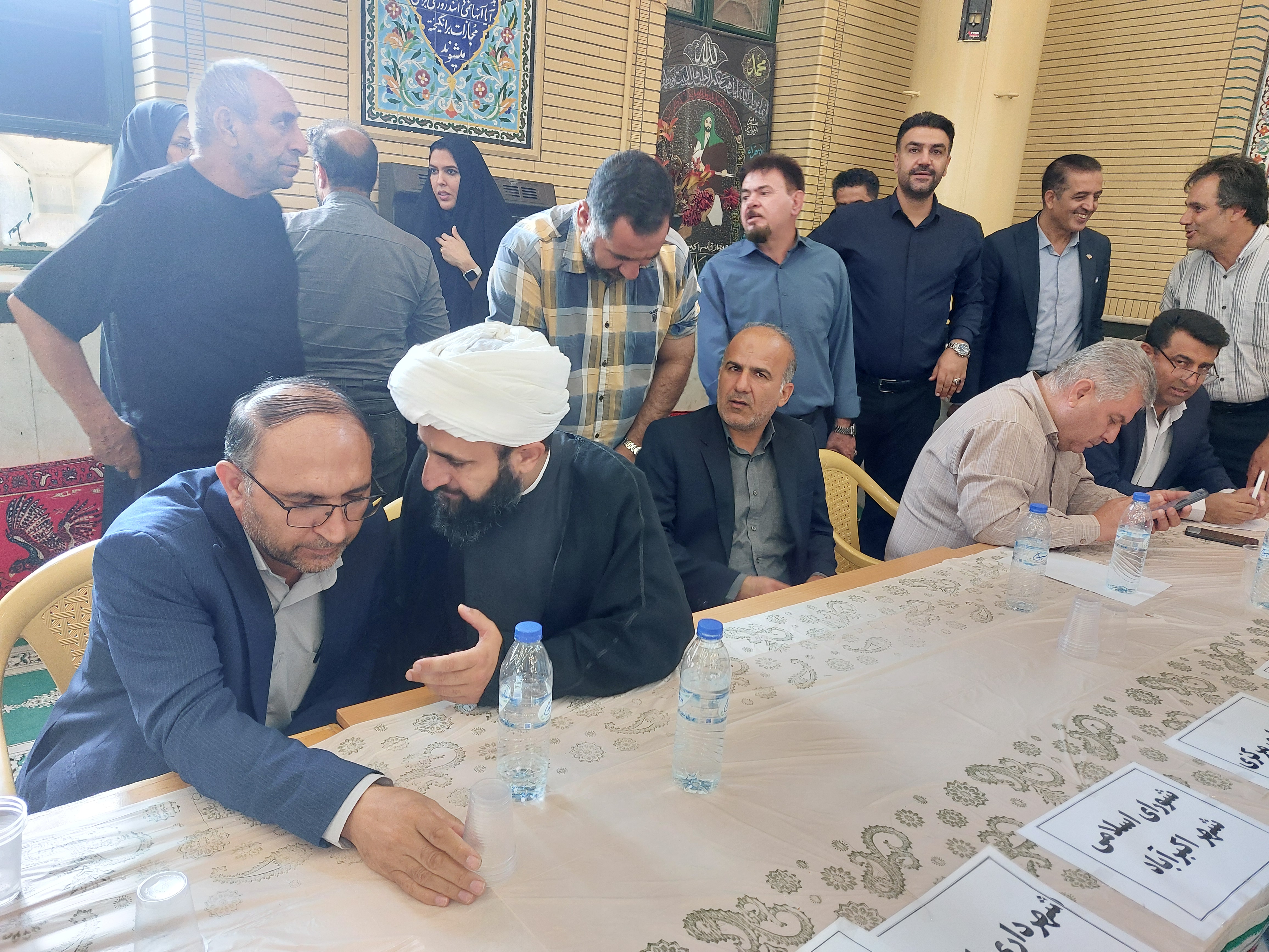 برپایی میز خدمت در شهر اکبرآباد